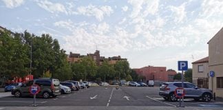Aparcamiento junto al Ayuntamiento de Azjuqueca.