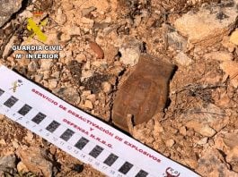 Granada de la Guerra Civil encontrada en Abánades. (Foto: Guardia Civil)