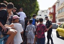 La Junta ni se plantea acoger menores de Ceuta Inmigrantes ilegales en Ceuta, entre ellos algunos menores. (Foto: Gabriela Sardá / EP)