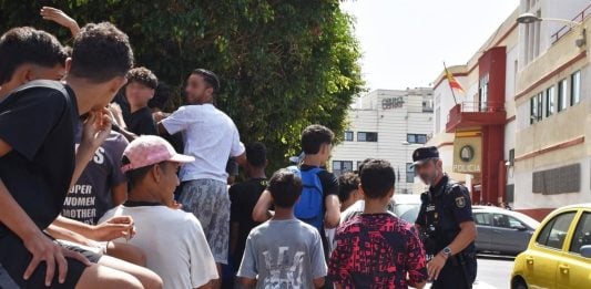 La Junta ni se plantea acoger menores de Ceuta Inmigrantes ilegales en Ceuta, entre ellos algunos menores. (Foto: Gabriela Sardá / EP)