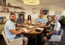 Empleo joven con sabor a trufa El consejero de Agricultura, Ganadería y Desarrollo Rural, Julián Martínez Lizán, en la reunión con el sector regional de la trufa.