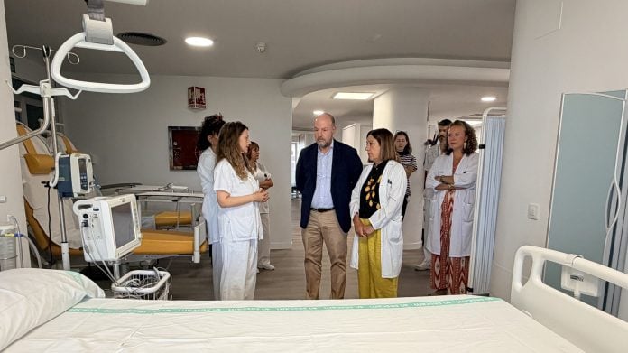 El director gerente del Servicio de Salud de Castilla-La Mancha (Sescam), Alberto Jara, ha visitado este viernes estas instalaciones. REMITIDA / HANDOUT por JCCM Fotografía remitida a medios de comunicación exclusivamente para ilustrar la noticia a la que hace referencia la imagen, y citando la procedencia de la imagen en la firma 21/8/2026