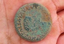 Moneda encontrada en el campamento romano de La Cerca.