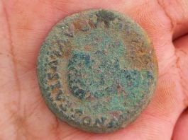 Moneda encontrada en el campamento romano de La Cerca.