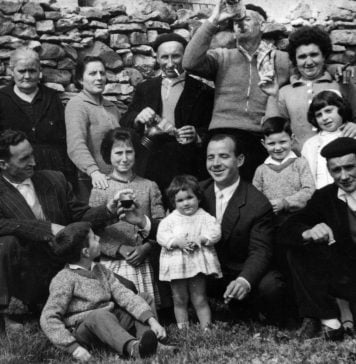 La familia Hermosilla, de El Pobo de Dueñas, en una imagen de 1962 incluida en esta exposición.