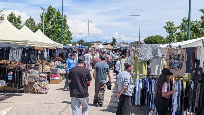 Mercadillo de Marchamalo en el verano de 2026. (Foto: La Crónic@)