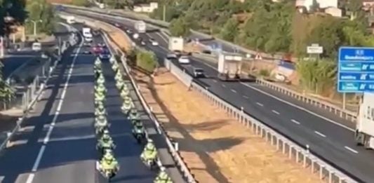 Tanta moto de la Guardia Civil en la A-2 sorprendió a los conductores. VEA EL VÍDEO Guardia Civil
