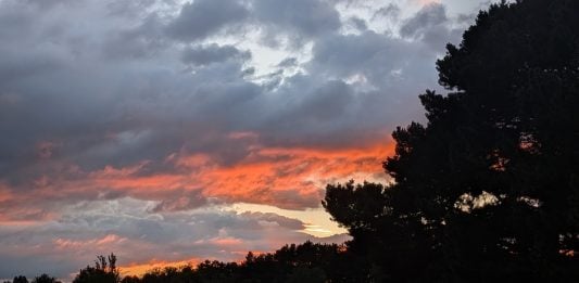 Dónde NO ver el eclipse Atardecer con nubes en el norte de España a la hora, aproximada, del eclipse. (Foto: La Crónic@)