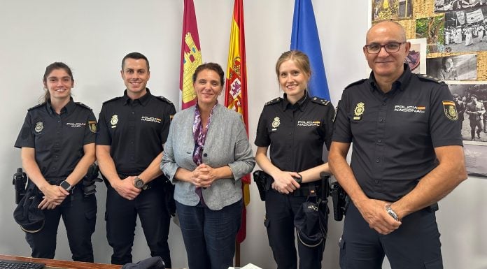 policías