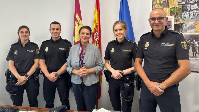 policías