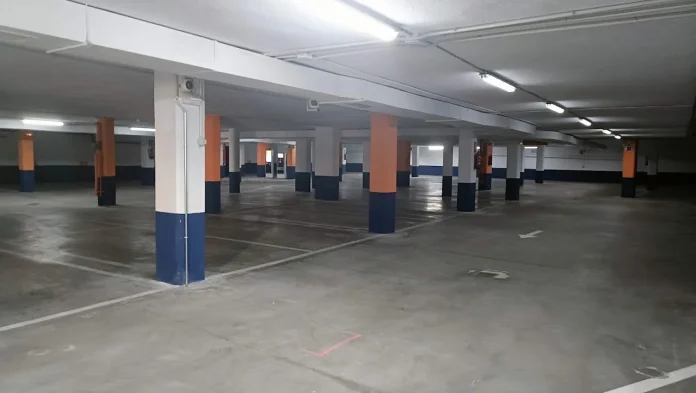 Interior del parking de Alvarfáñez. (Foto: La Crónic@)