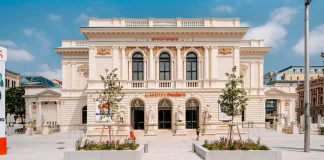 Un trío sólo apto para «voyeurs connaisseurs» te espera en Viena: Albertina con Picasso y Bacon Entrada al Albertina Modern, en Viena.