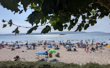 Una playa gallega en el verano de 2026. (Foto: La Crónic@)
