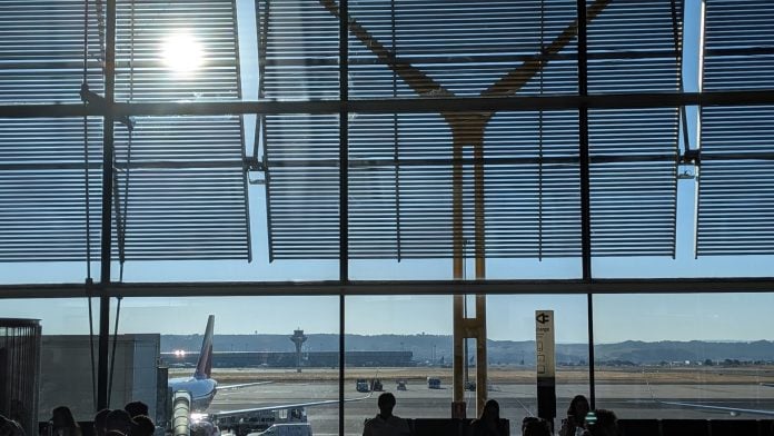 A punto para embarcar en la terminal T4 de Barajas. (Foto: La Crónic@)
