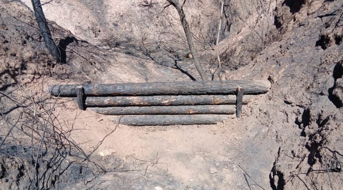 Objetivo urgente: que las cenizas del incendio no lleguen a Beleña cuando llueva Ejemplo de una albarrada en Beleña.