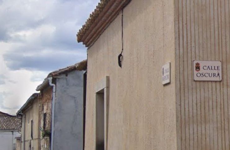 Un pueblo de 8 vecinos se lleva un premio de la Diputación de Guadalajara Calle Mayor de Angón. (Foto: Google Maps)