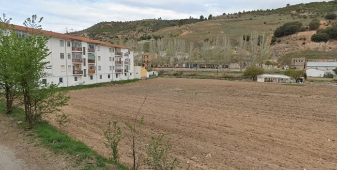 La calle de Las Tenerías, junto al casco urbano de Tendilla. (Foto: Google Maps)