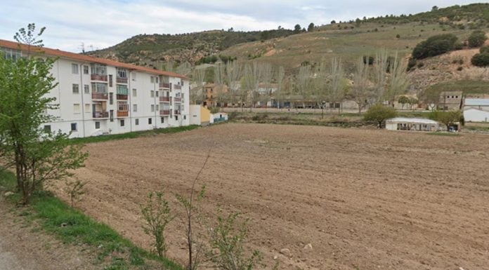 Al borde de la asfixia tres personas en Tendilla por un incendio La calle de Las Tenerías, junto al casco urbano de Tendilla. (Foto: Google Maps)
