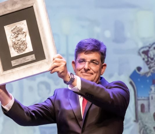 Lee íntegro aquí el entrañable pregón de Ferias de Carmelo García Carmelo García recibió una placa en su condición de pregonero de las Ferias de Guadalajara en 2026.