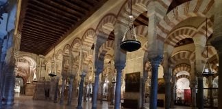 Interior de la mezquita-catedral de Córdoba.