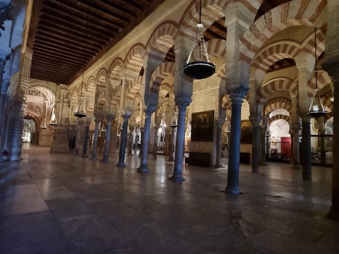 Interior de la mezquita-catedral de Córdoba.