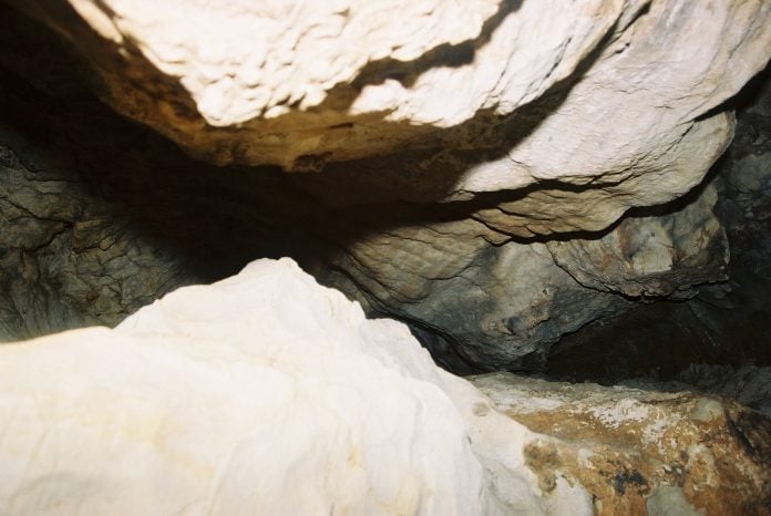 Cueva en Mochales.