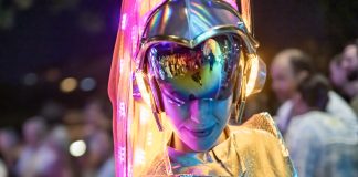 Dosis de anticaspa en el desfile de Ferias: míralo en 24 fotos Figurante en el Desfile de Ferias de 2026. (Foto: Ayuntamiento de Guadalajara)