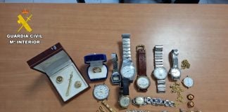 Detenido «in fraganti» en El Casar: se escondió entre unas cajas, con las joyas robadas en los bolsillos Efectos a punto de ser robados en El Casar. (Foto: Guardia Civil)