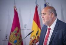 El vicepresidente primero del Gobierno regional, José Luis Martínez Guijarro, durante su comparecencia.