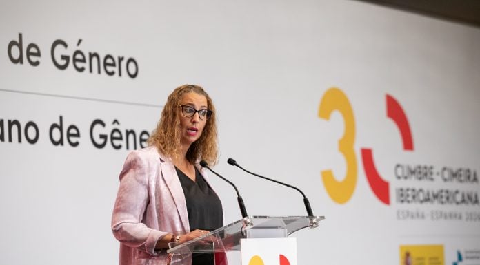 Sara Simón, contra el «neomachismo» La consejera de Igualdad del Gobierno de Castilla-La Mancha, Sara Simón, durante el V Foro Iberoamericano de Género, el 18 de septiembre de 2026, en Toledo. (Foto: EP)