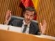 Un ministro de Pedro Sánchez cree que muchos españoles trabajan gratis Bustinduy.