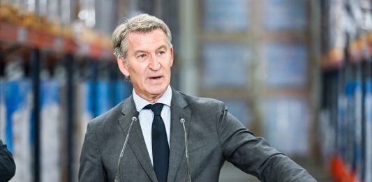 Feijóo promete desde Alovera quitar el IVA de los alimentos básicos Feijóo