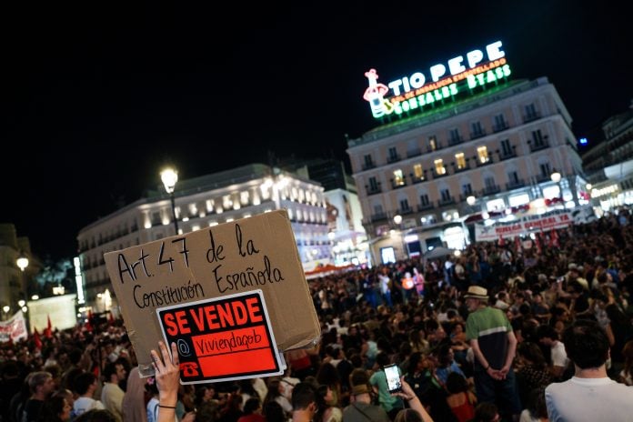 El comienzo de la acampada de Sol, en la noche del 26 de septiembre de 2026. (Foto: Matias Chiofalo / EP)