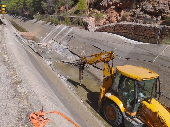Obras de reparación en el Trasvase Tajo-Segura a la altura de Almonacid de Zorita.
