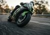 A casi 200 por hora en moto por Armuña de Tajuña Motorista a gran velocidad en una carretera local. (Foto: IA / La Crónic@)