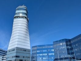 Complejo de oficinas en el aeropuerto de Viena, en Austria. (Foto: La Crónic@)