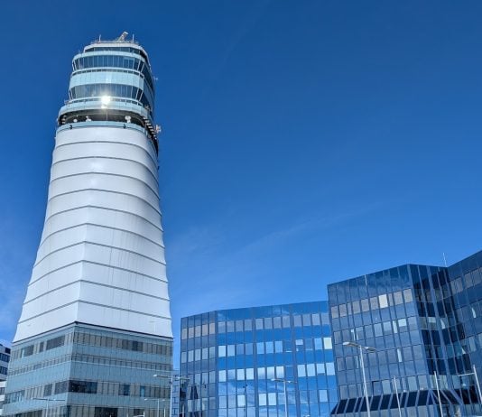 Complejo de oficinas en el aeropuerto de Viena, en Austria. (Foto: La Crónic@)