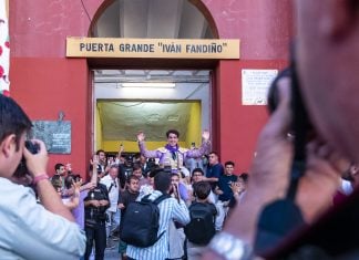 Objetivo cumplido: Víctor Hernández abre la puerta grande de «su» Guadalajara Víctor Hernández, por la puerta grande de la plaza de toros de Guadalajara el 17 de septiembre de 2026. (Foto: Luis Díaz Viejo)