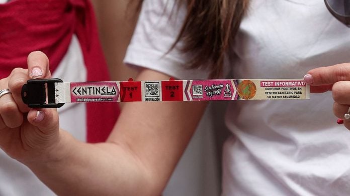 Las pulseras centinela ya se dejaron ver durante las fiestas de San Fermín.