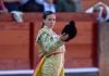 Novillero frente a novillera este lunes en El Casar La novillera Raquel Martín.