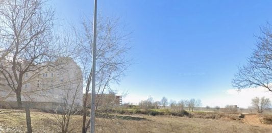 En esta calle de Guadalajara habrá viviendas «asequibles» aunque todavía no las veas Solar de la calle de La Acebeda destinado a viviendas "asequibles" en Guadalajara. (Foto: Google Maps)