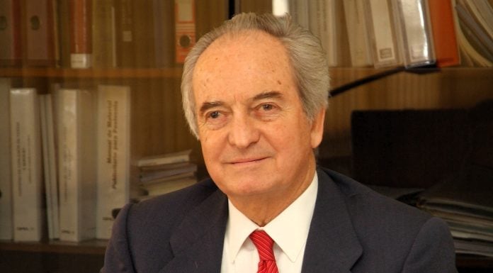 Ha muerto Agustín de Grandes Agustín de Grandes Pascual.