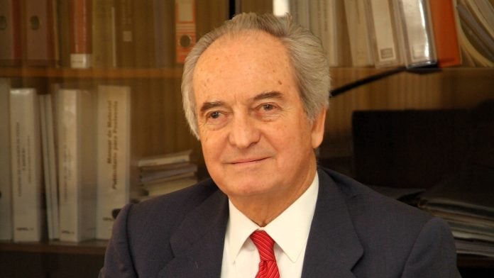 Agustín de Grandes Pascual.