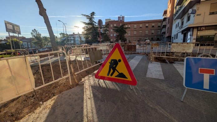 Estado de las obras junto al Asilo de Guadalajara el 14 de octubre de 2026. (Foto: La Crónic@)