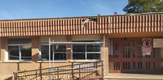 Un andamio de récord en Molina de Aragón: 11 meses estorbando en el instituto Andamio en el IES Doña Blanca de Molina de Aragón.