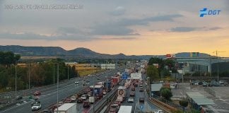 Despejada la A-2 tras el gran atasco por un accidente en Azuqueca Atasco por un accidente en la A-2 el 2 de octubre de 2026. (Foto: DGT)
