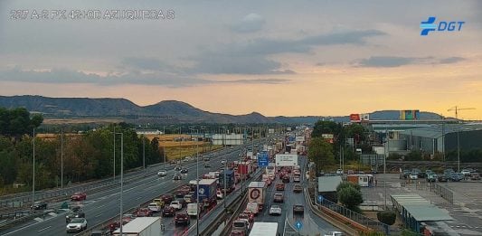 Despejada la A-2 tras el gran atasco por un accidente en Azuqueca Atasco por un accidente en la A-2 el 2 de octubre de 2026. (Foto: DGT)