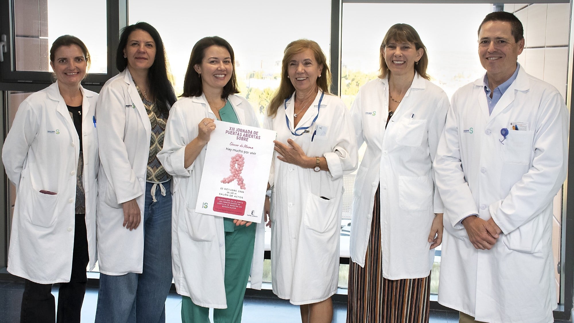 Profesionales participantes en la Jornada de Puertas Abiertas del Cáncer de Mama en Guadalajara.