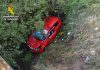 Dos jóvenes, atrapadas en un vehículo que cayó al río Badiel El coche, sobre el cauce del Badiel.