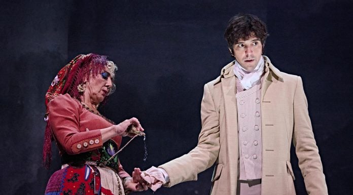 «El caballero de Olmedo»: Teatro en verso para jóvenes cerca de la acampada de Sol Escena de "El caballero de Olmedo" en su actual montaje en Madrid. (Foto: Mario Testa)